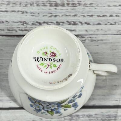 Set of Two Floral Fine Bone China Tea Cups & Saucers Windsor Roslyn 