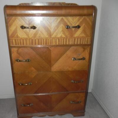 LOT 5   VINTAGE CHEST OF DRAWERS 
