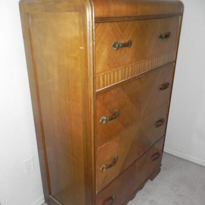 LOT 5   VINTAGE CHEST OF DRAWERS 