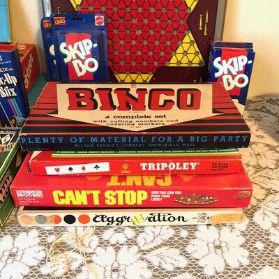 Lot 78 Group Vintage Games Bingo Yahtzee Chinese Checkers Card Shuffler