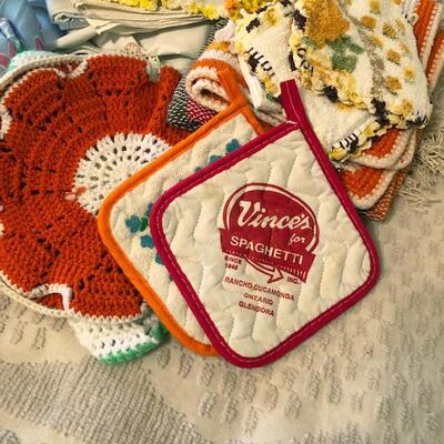 Lot 79 Group Kitchen Textiles Hot Pads Table Cloths Napkin Aprons Crocheted Embroidered
