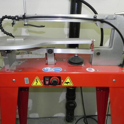 LOT  6    HAWK PRECISION SCROLL SAW