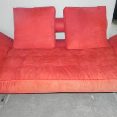 LOT 10   RETRO STYLE  SOFA/FUTON