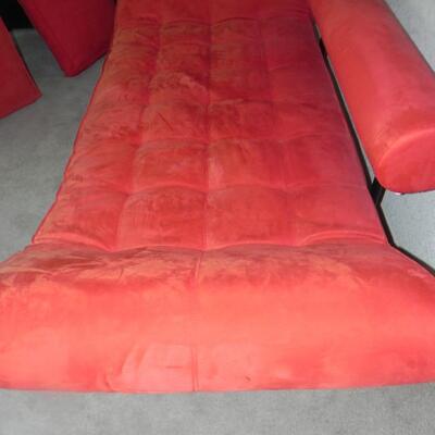LOT 10   RETRO STYLE  SOFA/FUTON