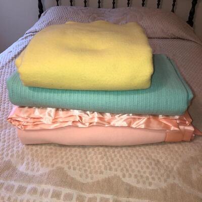 Lot 84 Blankets 3 King and Queen Size Polyester & Cotton
