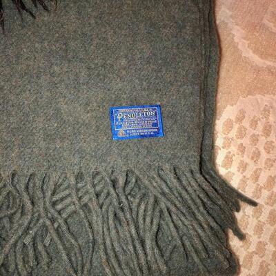 Lot 86 Group 3 Blankets 1 Pendelton Stadium Wool