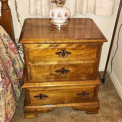 Lot 88 Pair Night Stands Maple 3 Drawers by Meredith Distinctive Furniture