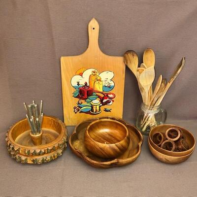 Lot 99 Group Wooden Kitchen Items Decorative Cutting Board Nut Picks Myrtle Wood Napkin Rings