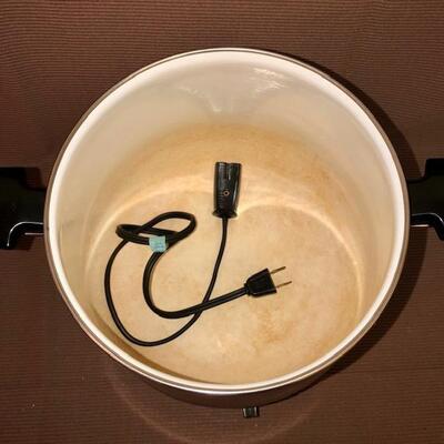 Lot 100 Vintage West Bend Crock Pot