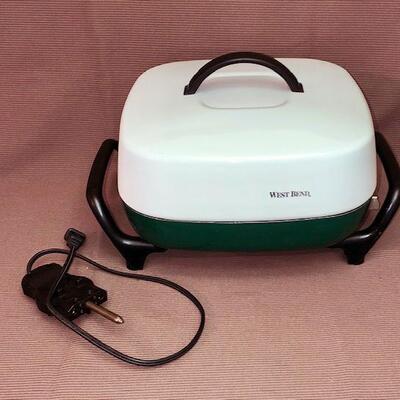 Lot 101 West Bend Electric Covered Fry Pan / Skillet