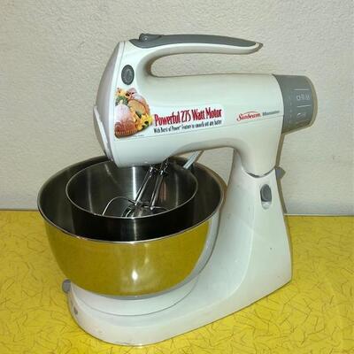 Lot 107 Sunbeam Mixer 275 Watt Motor 2 Stainless Bowls & Beaters