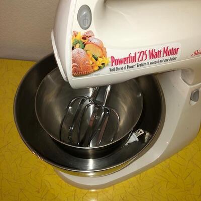Lot 107 Sunbeam Mixer 275 Watt Motor 2 Stainless Bowls & Beaters