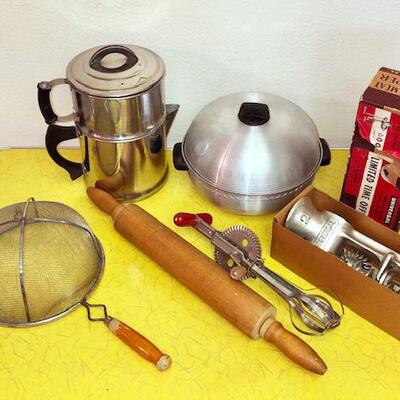 Lot 109 Vintage Kitchen Items Coffee Pot Bun Warmer Rolling Pin Grinder Strainer