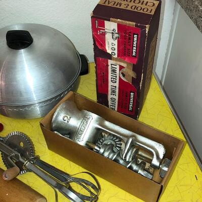 Lot 109 Vintage Kitchen Items Coffee Pot Bun Warmer Rolling Pin Grinder Strainer
