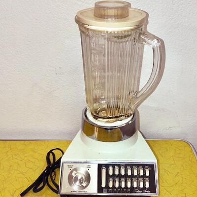 Lot 110 Vintage Warning Blender