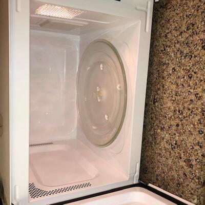 Lot 111 Magic Chef Microwave Oven