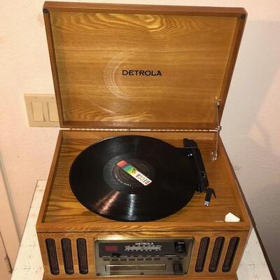 Lot 117 Detrola Record Player CD Player AM/FM Radio