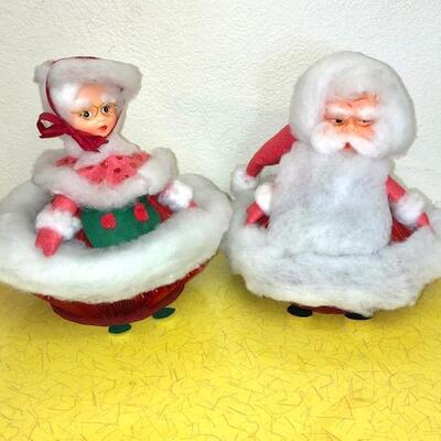 Lot 119 Vintage 1970s Santa and Mrs. Claus Craft Project Made From Reader's Digest