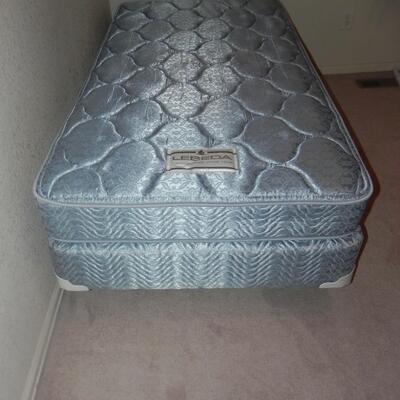 LOT 16   TWIN BED