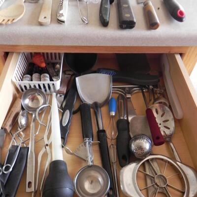 LOT 23  COOKING UTENSILS 