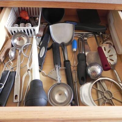 LOT 23  COOKING UTENSILS 
