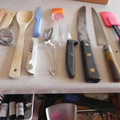 LOT 23  COOKING UTENSILS 