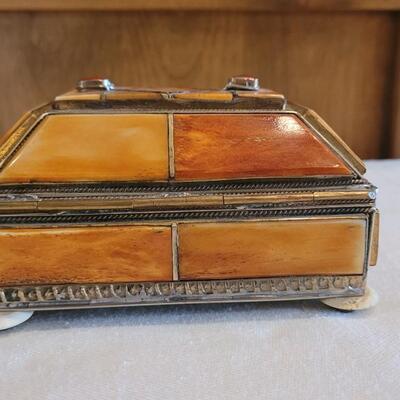 Lot 1: Multi Stone Trinket Box