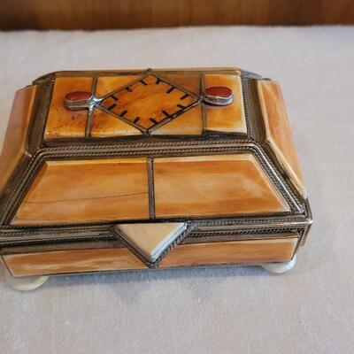 Lot 1: Multi Stone Trinket Box