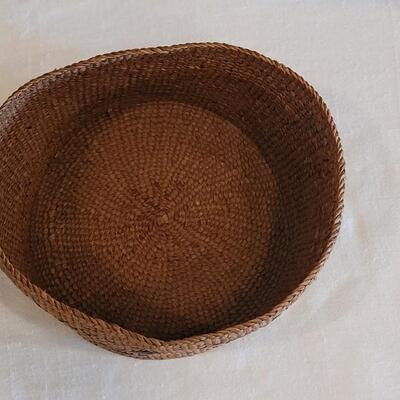 Lot 5: Handmade Basket with Butterflies