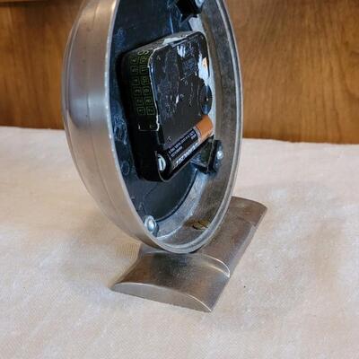 Lot 11: Metal Tabletop Clock