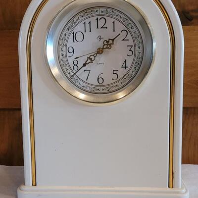 Lot 15: Vintage Elgin Mantel Clock