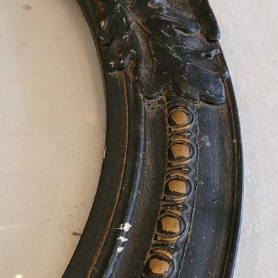 Lot 19: Antique Bubble Glass Wood Picture Frame with Oak Leaf Motif