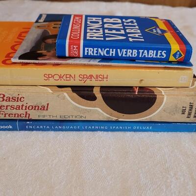 Lot 30: French & Spanish Educational Books & Computer Accompaniment 