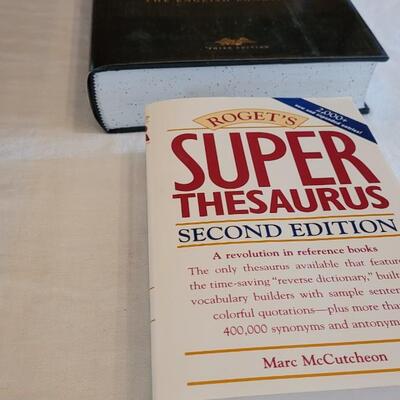 Lot 32: Dictionary & Thesaurus Lot