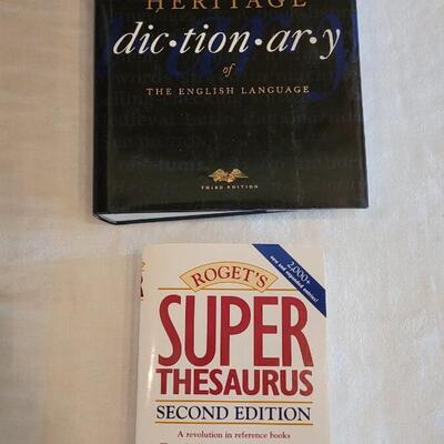 Lot 32: Dictionary & Thesaurus Lot