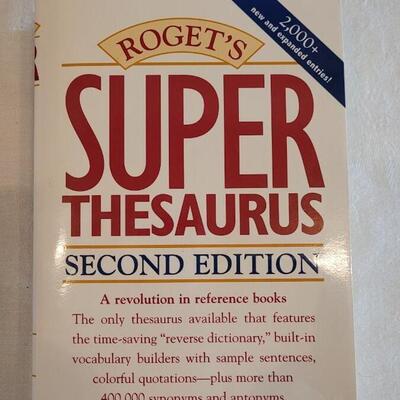 Lot 32: Dictionary & Thesaurus Lot
