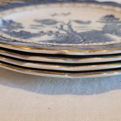 Lot 33: Booths "Real Old Willow" Made in England Dish Set