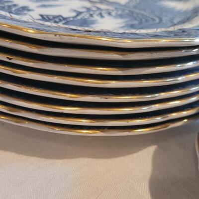 Lot 33: Booths "Real Old Willow" Made in England Dish Set