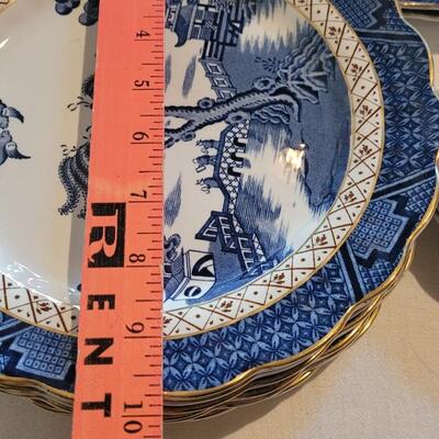 Lot 33: Booths "Real Old Willow" Made in England Dish Set