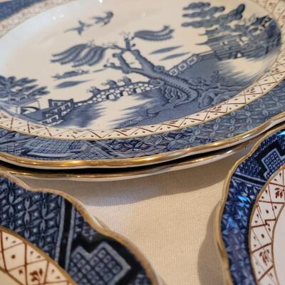 Lot 33: Booths "Real Old Willow" Made in England Dish Set