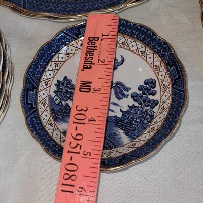 Lot 33: Booths "Real Old Willow" Made in England Dish Set