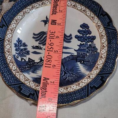 Lot 33: Booths "Real Old Willow" Made in England Dish Set
