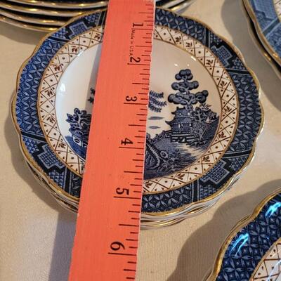 Lot 33: Booths "Real Old Willow" Made in England Dish Set