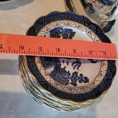 Lot 33: Booths "Real Old Willow" Made in England Dish Set