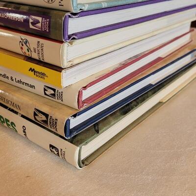 Lot 34: Art Books Lot