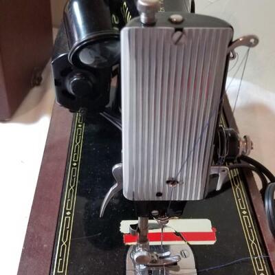 Lot 58: Singer 99k Sewing Machine