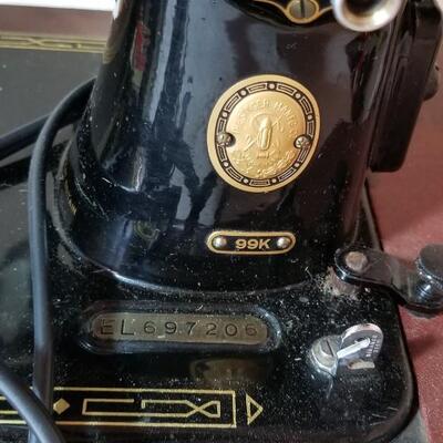 Lot 58: Singer 99k Sewing Machine