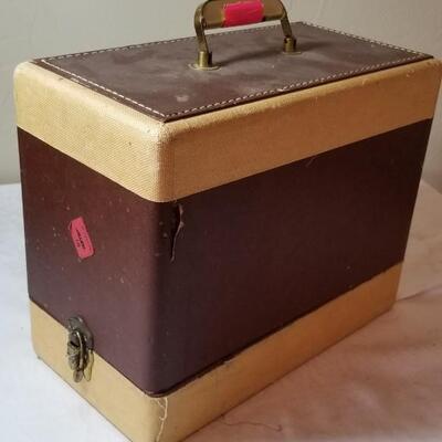 Lot 58: Singer 99k Sewing Machine
