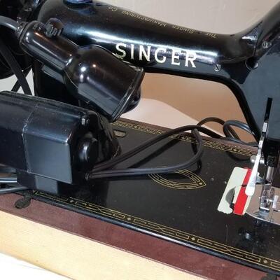 Lot 58: Singer 99k Sewing Machine