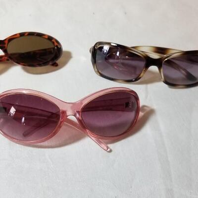 Lot 68: Sunglasses lot (3)